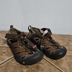 Boys Keen Sandals Size 5